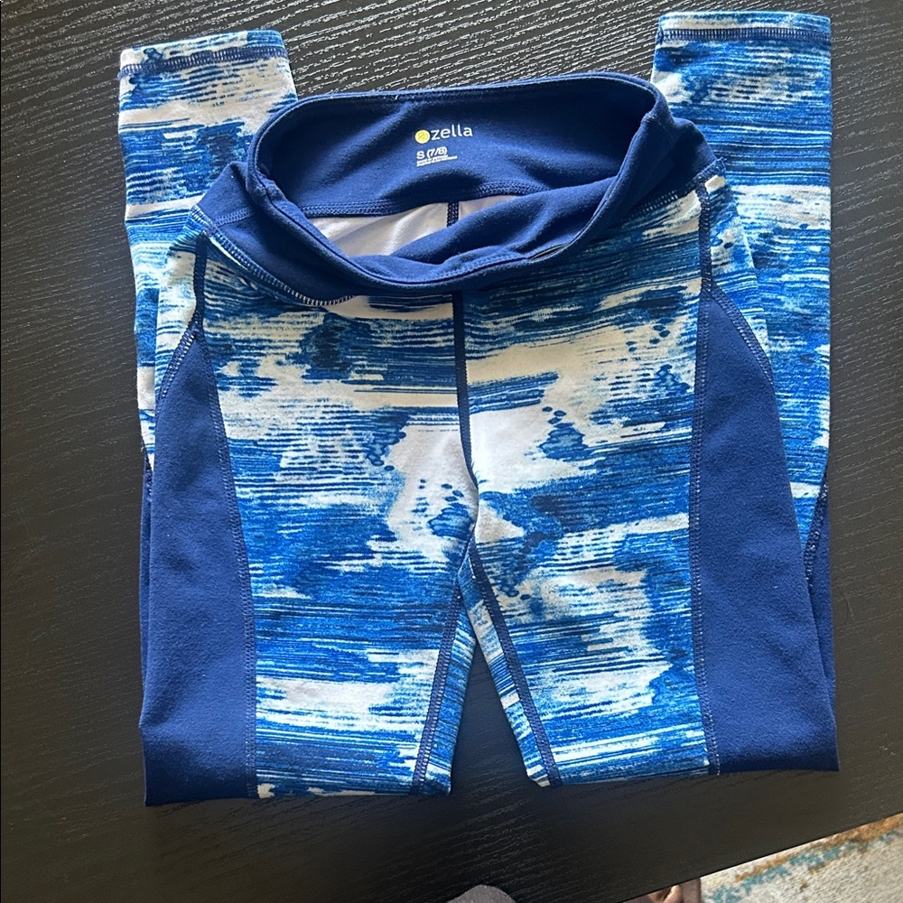 Zella Navy and White Abstract Leggings with inside waist pocket.